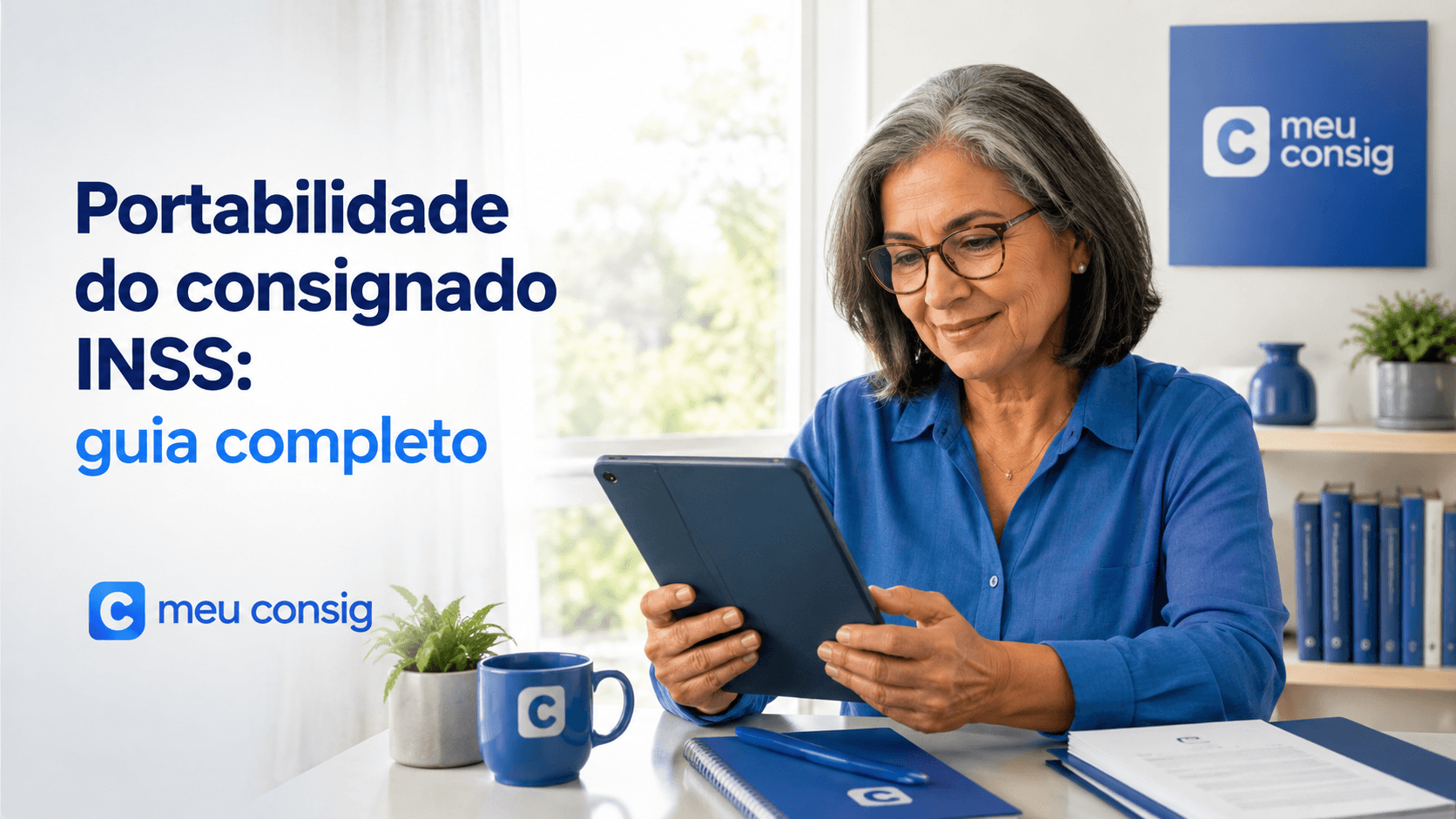 Pessoa comparando propostas de portabilidade do empréstimo consignado INSS