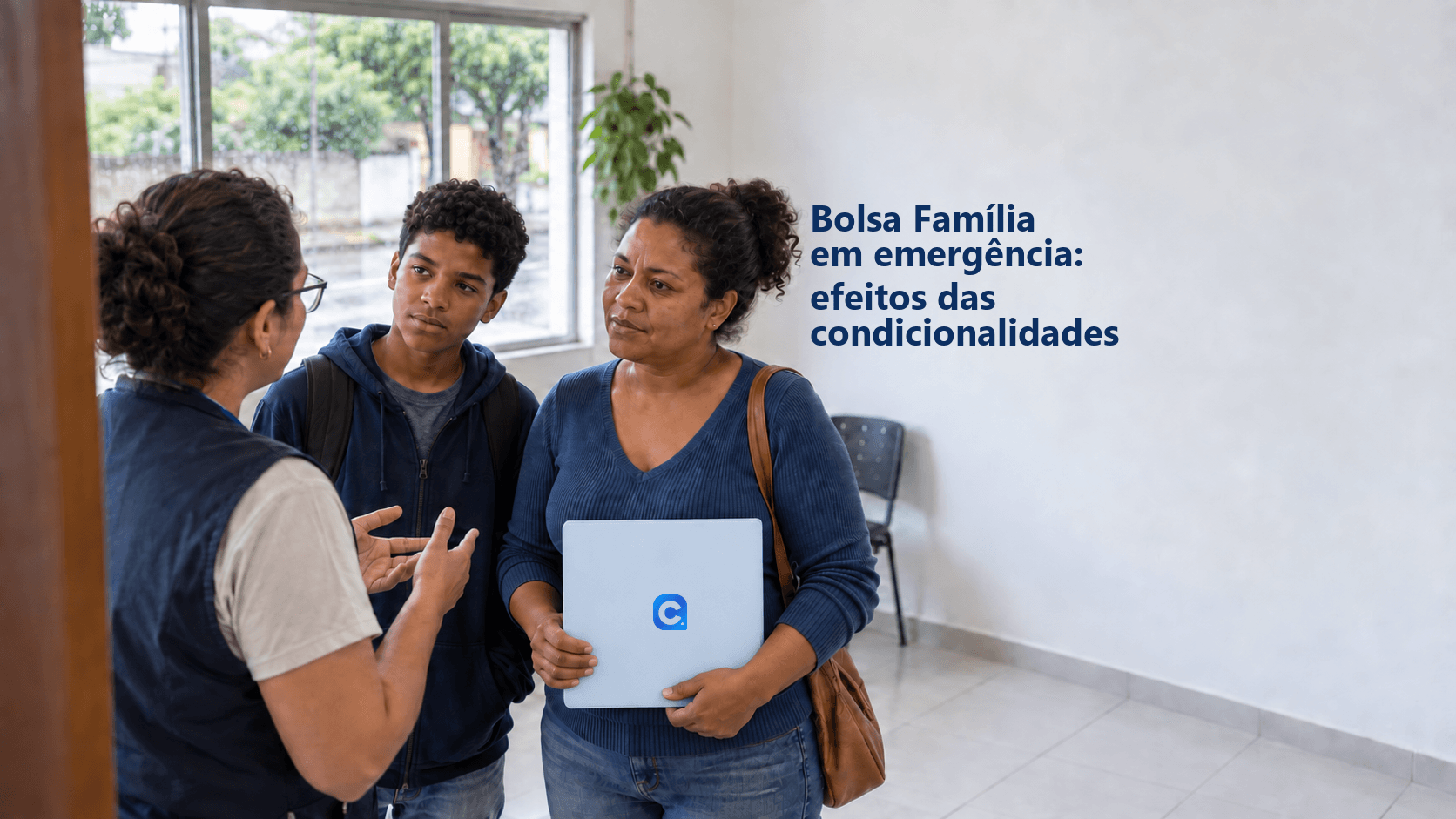 Mãe e adolescente recebem orientação em espaço comunitário, com pasta azul e símbolo Meu Consig.
