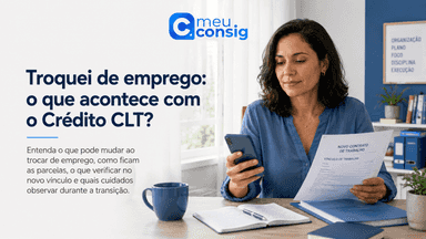 Trabalhador em novo emprego conferindo o redirecionamento das parcelas do Crédito CLT