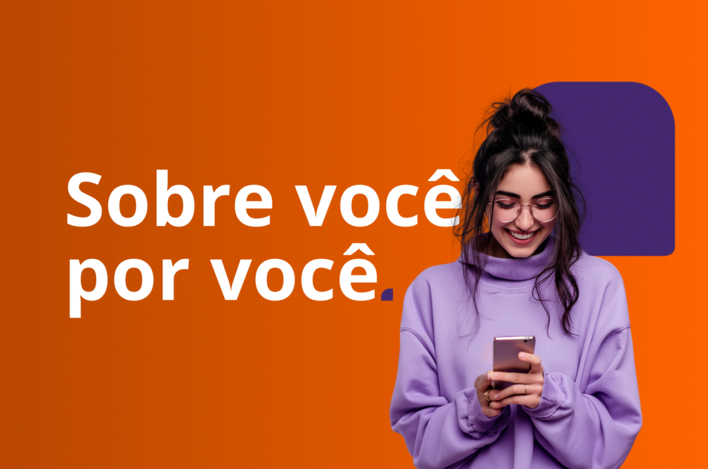 banco bmg meu consig mulher jovem sorrindo celular roupa lilas